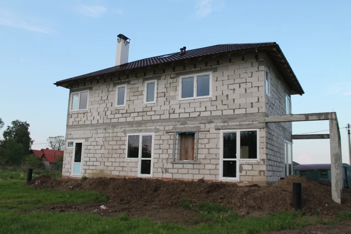 Фасад дома после установки окон